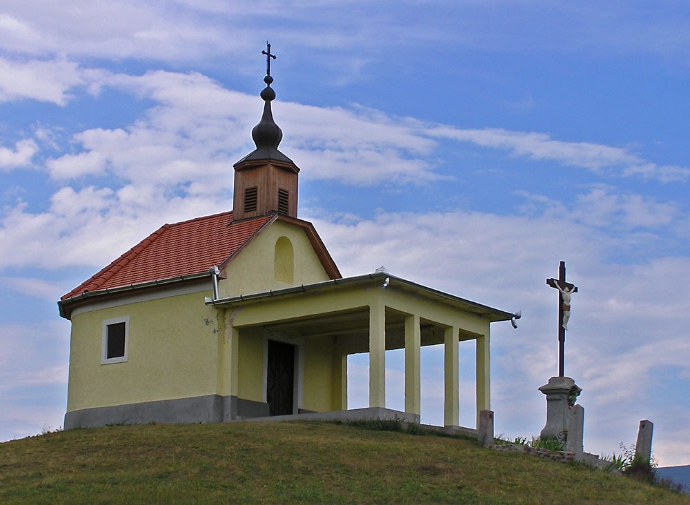 Szt. Anna k�polna a M�tr�ban, Abas�r felett.