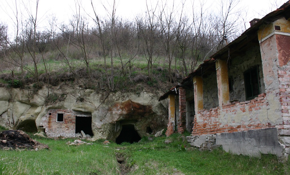 Z�ld�vezeti ingatlanok Latorv�r k�rny�k�n (B�kk)