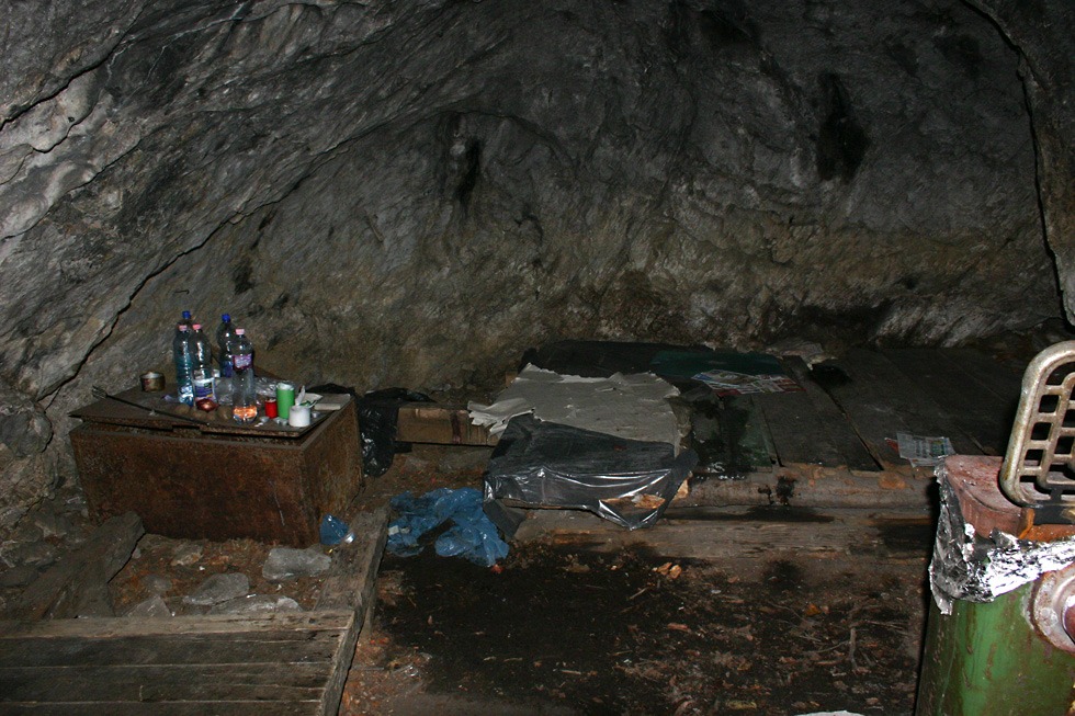 Barlangsz�ll�s
