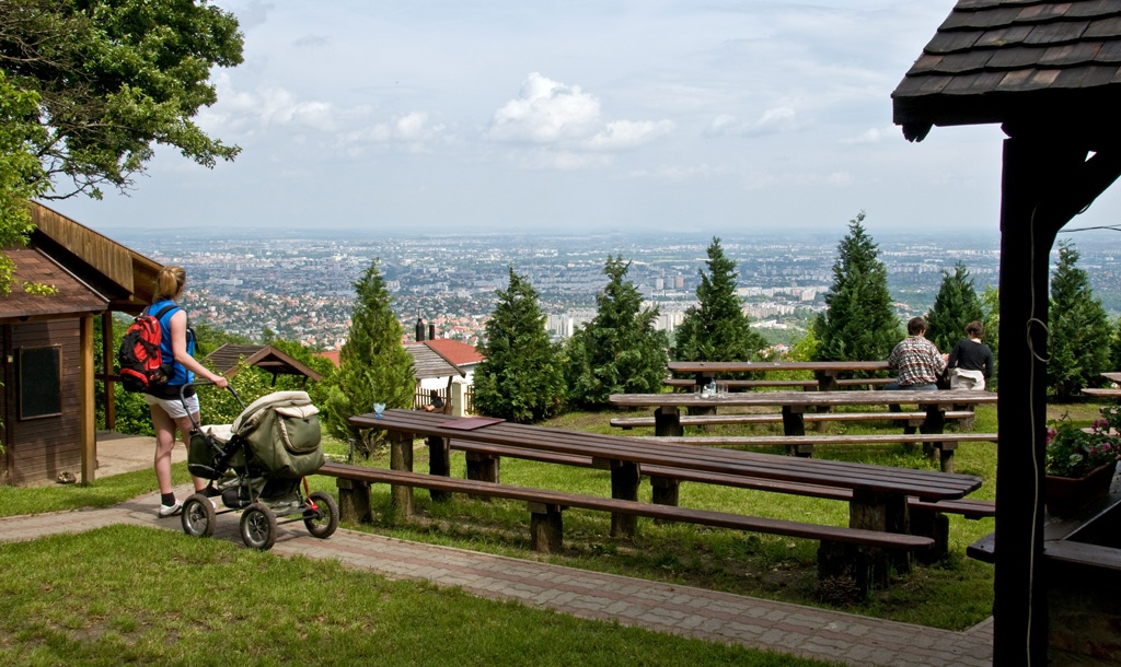 Frank-hegyi turistahz lenygz budapesti panormval...